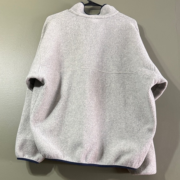 Patagonia Heather Gray Fleece with Navy Details - Picture 3 of 3